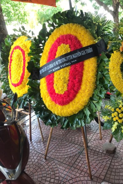 Vòng hoa hình oval