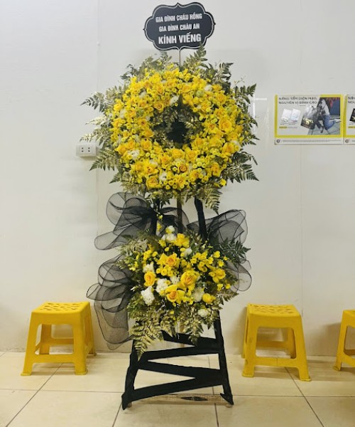 https://vonghoaviengducgianglongbien.com/image/cache/catalog/san-pham/vong-hoa-vieng/vong-hoa-vieng-himag-7-cr-500x600.jpg