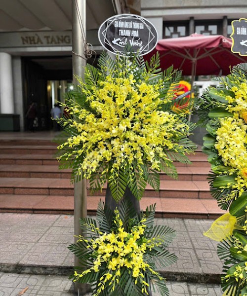 https://vonghoaviengducgianglongbien.com/image/cache/catalog/san-pham/vong-hoa-vieng/vong-hoa-vieng-himag-8-cr-500x600.jpg